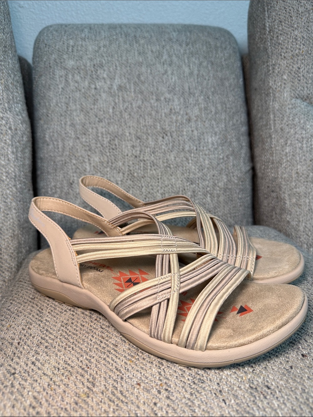 Sketchers Reggae Slim Comfort Stretch Slingback Sandals in Beige - Picture 5 of 13